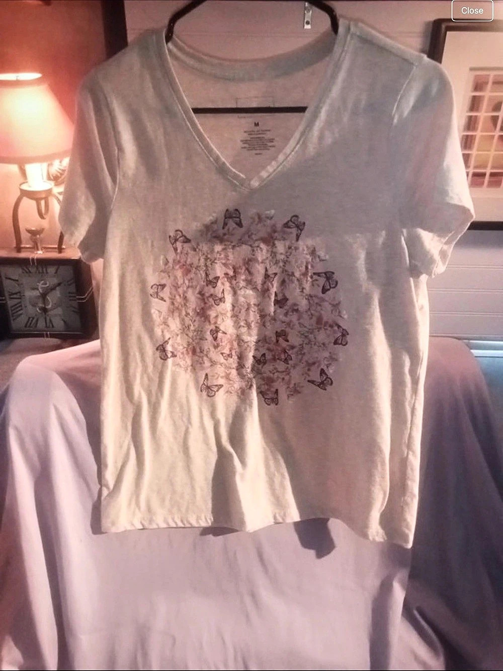 Women's Butterfly Graphic V-Neck Gray & Pink Medium